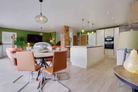 66 Baring Road, Southbourne, Bournemouth, BH6 4DT