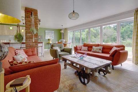 66 Baring Road, Southbourne, Bournemouth, BH6 4DT