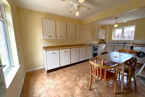 4 Blackdown View, Norton Fitzwarren, Taunton, TA2 6RW