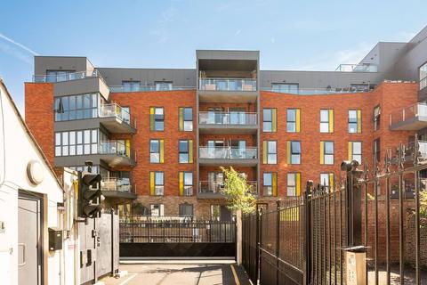 2 bedroom flat for sale, Waleorde Road, Elephant and Castle, London, SE17