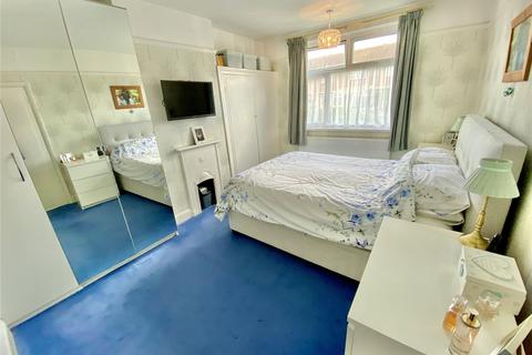 4 bedroom end of terrace house for sale, Blackfen Road, Blackfen, Kent, DA15