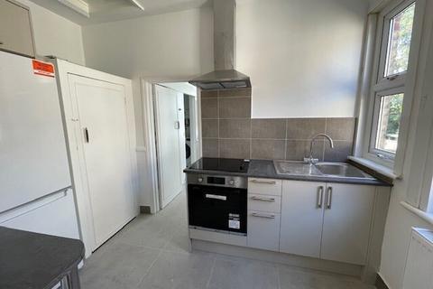 3 bedroom maisonette to rent, N22, WOOD GREEN - 3 BEDROOM FLAT