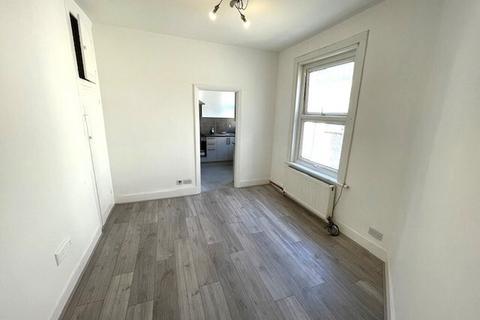 3 bedroom maisonette to rent, N22, WOOD GREEN - 3 BEDROOM FLAT