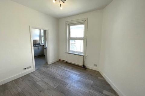 3 bedroom maisonette to rent, N22, WOOD GREEN - 3 BEDROOM FLAT