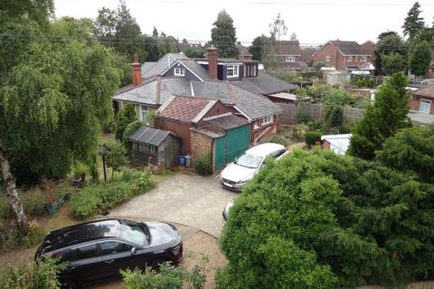 2 bedroom bungalow for sale, The Avenue, Luton, Bedfordshire, LU4