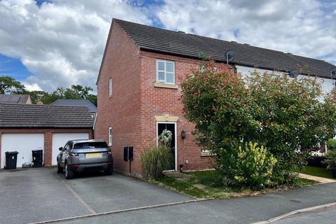 3 bedroom end of terrace house for sale, Henka Road, Penley.