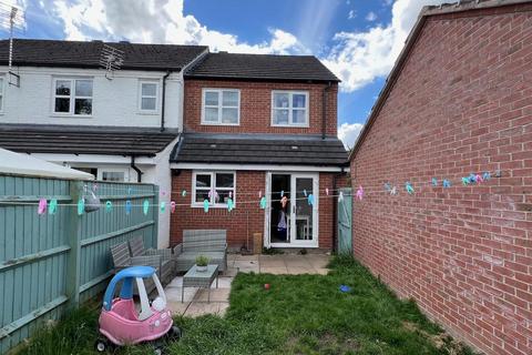 3 bedroom end of terrace house for sale, Henka Road, Penley.