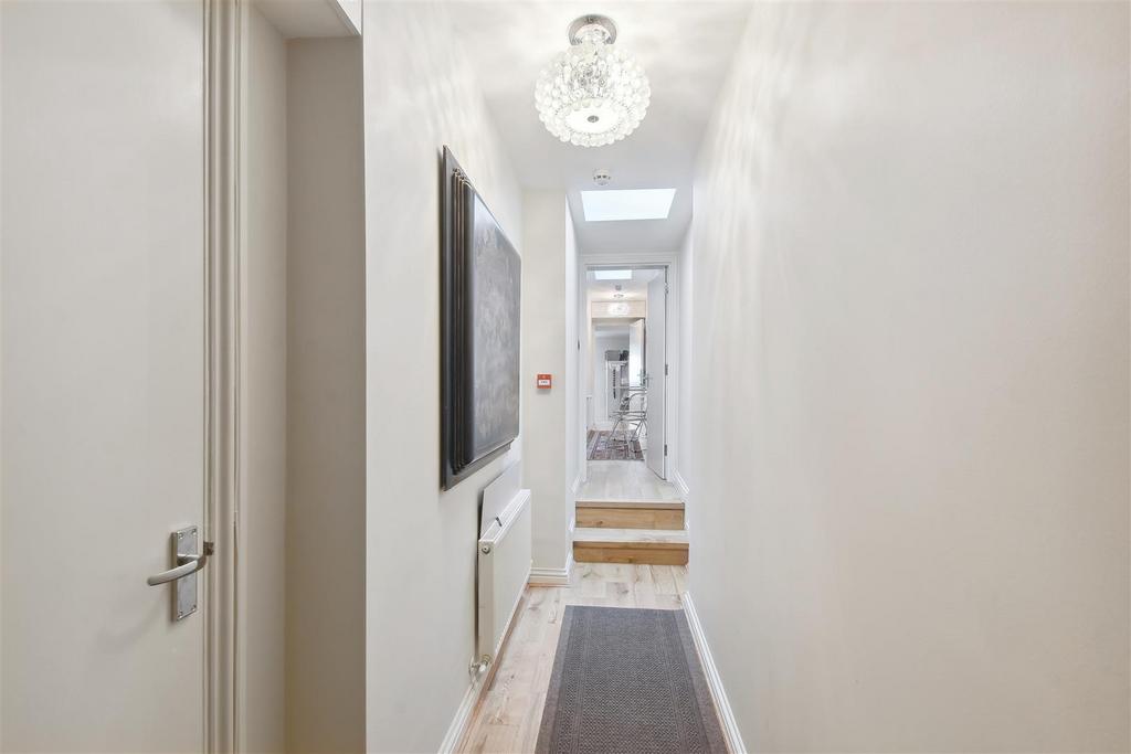Hallway 4.jpg
