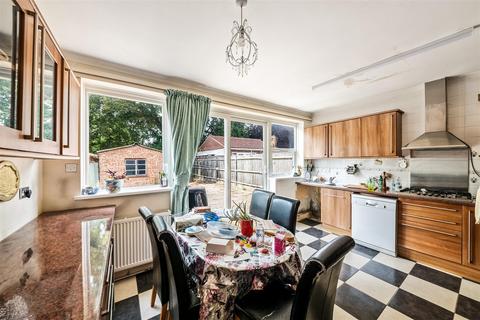 48 Berkeley Waye, Hounslow, TW5 9HL