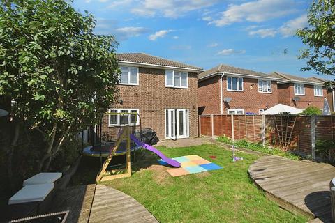 4 bedroom detached house for sale, Furtherwick Road, Canvey Island SS8