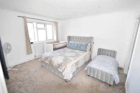 4 bedroom detached house for sale, Canvey Island SS8