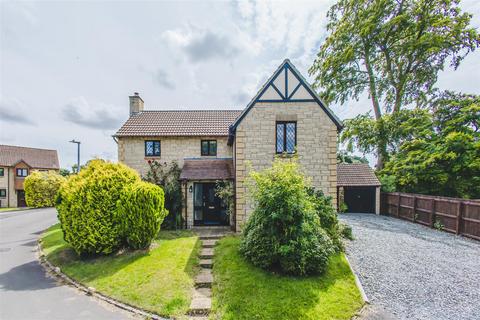 4 bedroom detached house for sale, Hazel Grove, Calne SN11