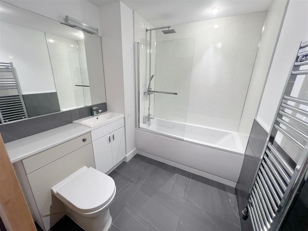 En Suite Bathroom