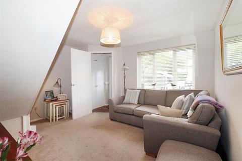 15 Gate Close, Borehamwood, WD6 5DH