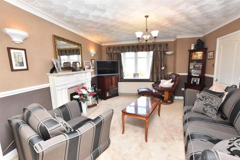 2 Cambrian Way, Holton Le Clay, Grimsby, DN36 5DE