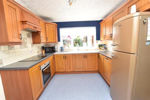 2 Cambrian Way, Holton Le Clay, Grimsby, DN36 5DE