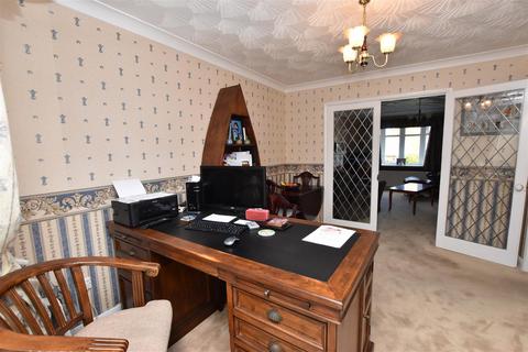 2 Cambrian Way, Holton Le Clay, Grimsby, DN36 5DE