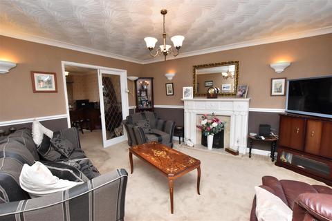 2 Cambrian Way, Holton Le Clay, Grimsby, DN36 5DE