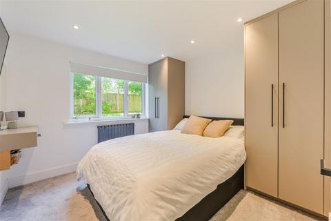 17 Farriers Road, Epsom, KT17 1LP