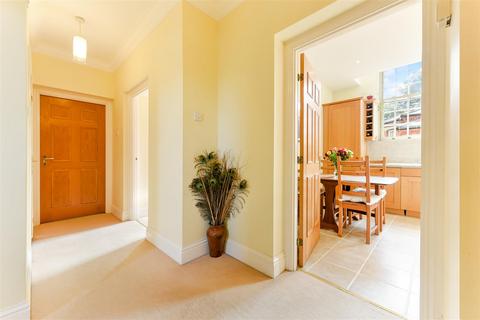 2 bedroom flat for sale, Sandy Mead, Epsom