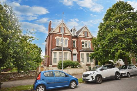 3 bedroom flat for sale, Enys Road, Eastbourne