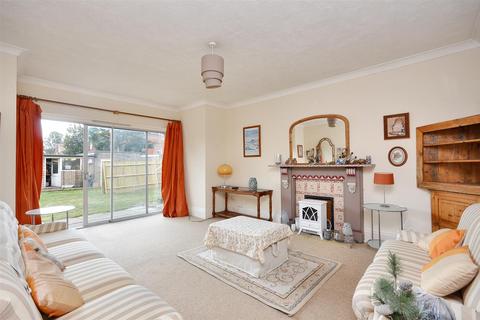 3 bedroom flat for sale, Enys Road, Eastbourne