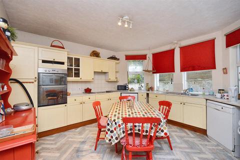 3 bedroom flat for sale, Enys Road, Eastbourne