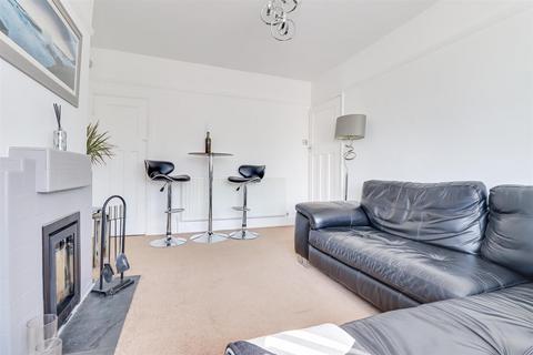 1 bedroom flat for sale, Elmsleigh Drive, Leigh-On-Sea SS9