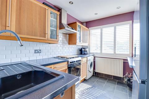 1 bedroom flat for sale, Elmsleigh Drive, Leigh-On-Sea SS9