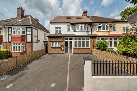 4 bedroom semi-detached house for sale, Queenswood Avenue, Wallington