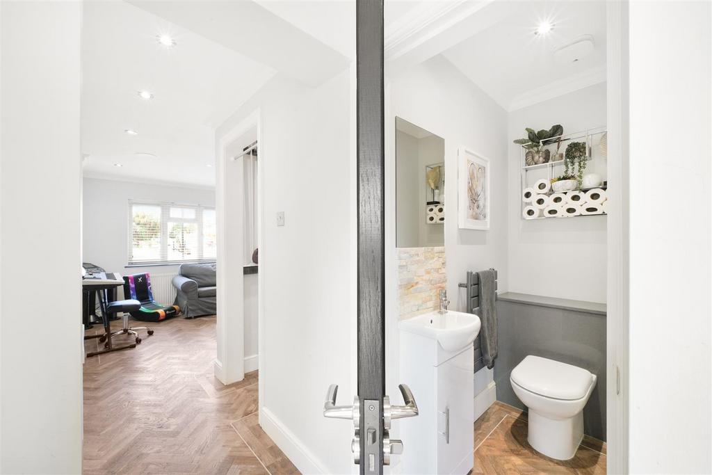 42 Sinclair Road - k0zf6nz4 P8 Dn Jt Tgb YLe.jpg