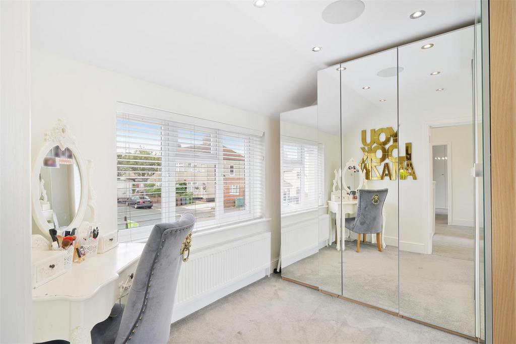 42 Sinclair Road - s Vb XKe49 Nw Smt5u XS4 WZ.jpg