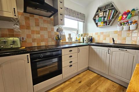 2 bedroom house for sale, Station Road, Yelverton