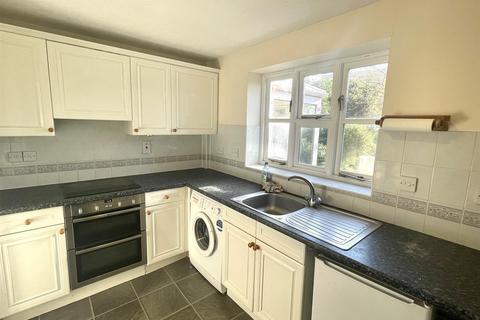 3 bedroom semi-detached house to rent, King George Gardens, Chichester