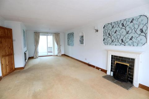 4 bedroom detached house for sale, Balmoral Road, Oakham LE15