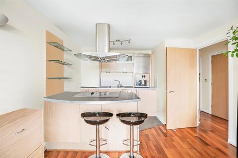 1 bedroom flat for sale, Throwley Way, Sutton