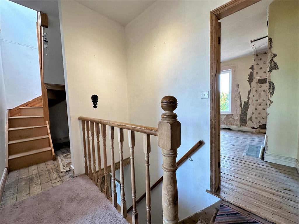 First Floor Landing 796