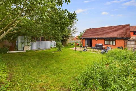 2 bedroom detached bungalow for sale, Kennett Gardens, Abbeymead, Gloucester