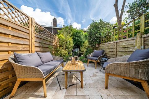 6 University Road, London, SW19 2BX