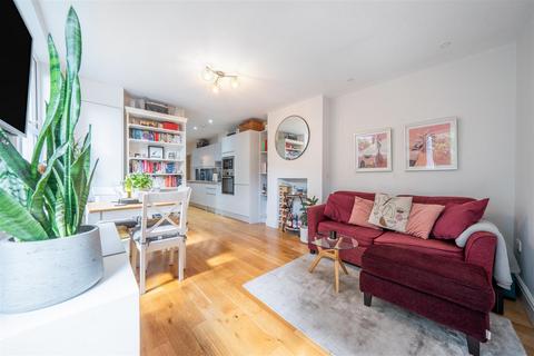 6 University Road, London, SW19 2BX