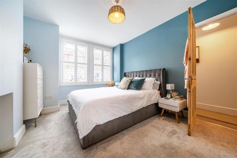 6 University Road, London, SW19 2BX
