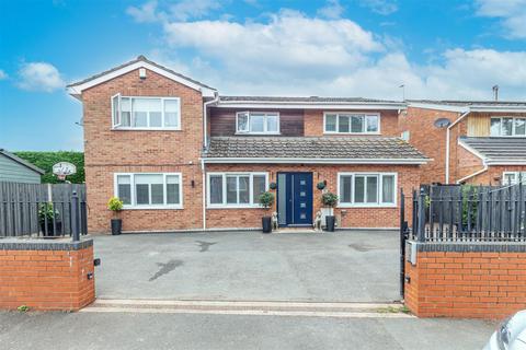 4 bedroom detached house for sale, Station Road, Fernhill Heath, Worcester