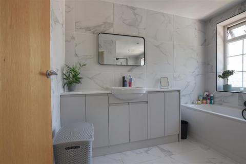 35 Quebec Close, Bexhill-on-sea, TN39 4HX
