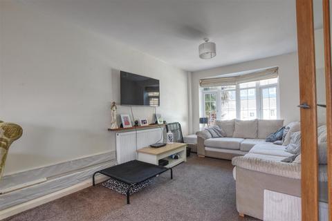 35 Quebec Close, Bexhill-on-sea, TN39 4HX