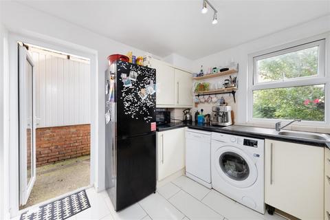 2 bedroom terraced house for sale, Thirsk Road, London