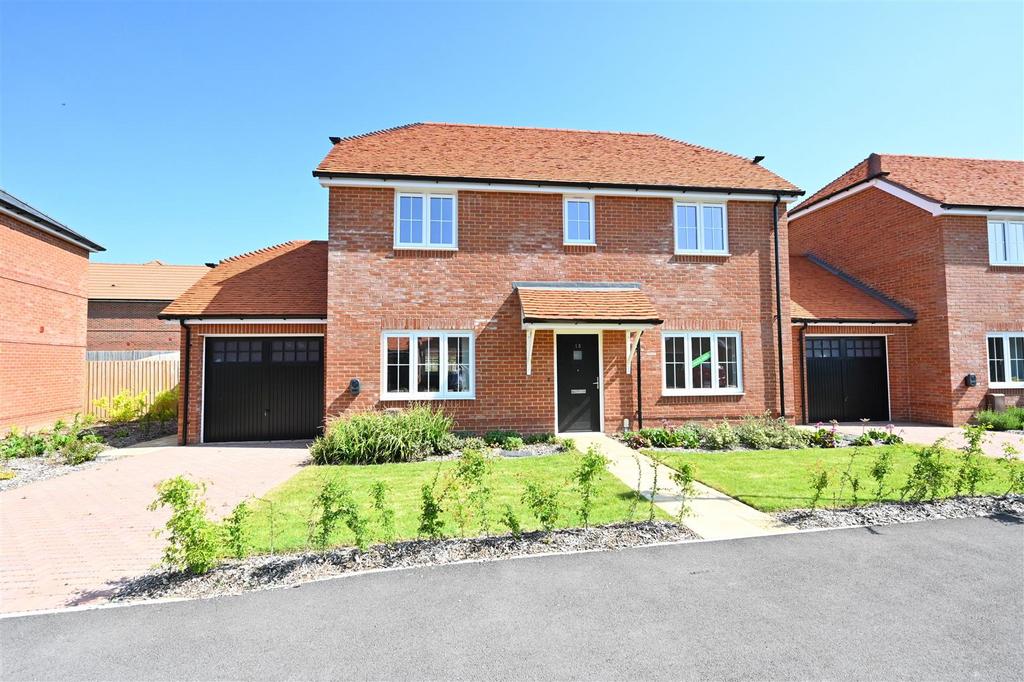 28 Bonham's Field, Yapton 3 bed detached house - £449,950