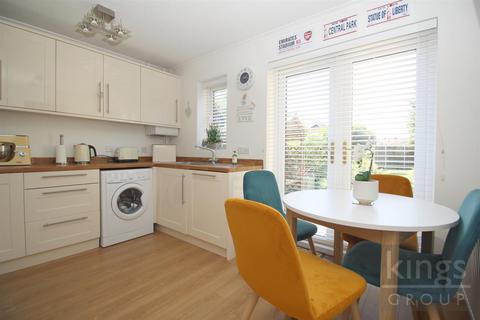24 Foresters Close, Cheshunt, Waltham Cross, EN7 6TF