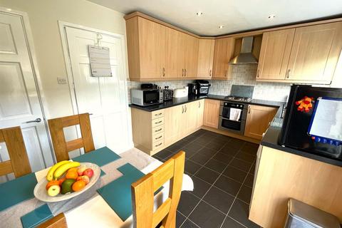 3 bedroom semi-detached house for sale, Fellbridge Close, Westhoughton, Bolton