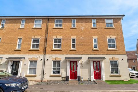 3 bedroom terraced house for sale, Almond Road, Dunmow, Essex