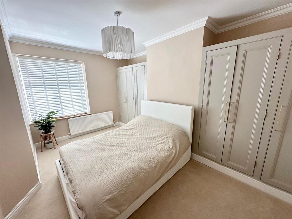 Bedroom 1.jpg